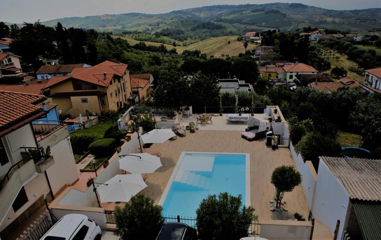 Bed And Breakfast La Pecora Rosa Sant'Omero 外观 照片